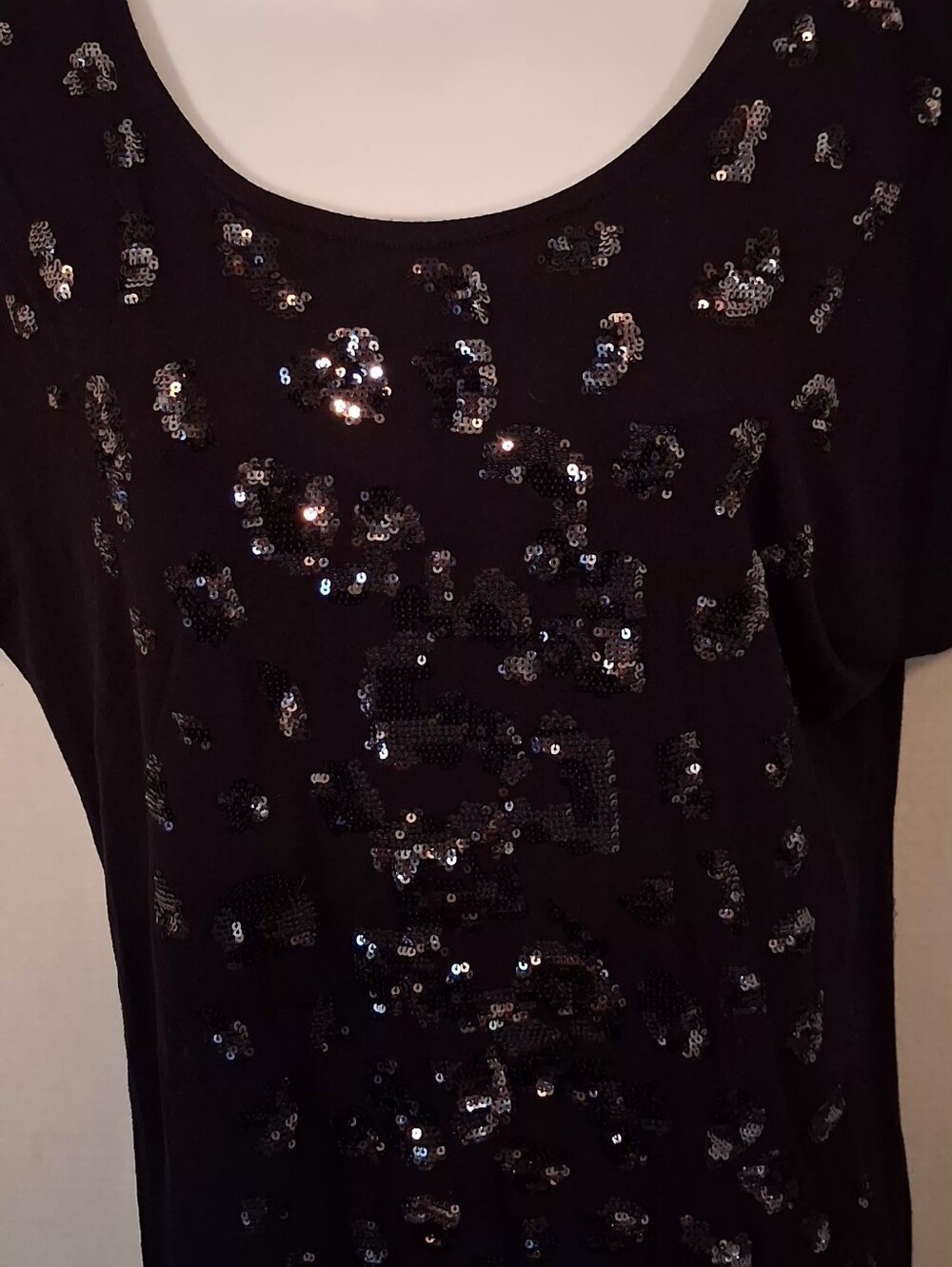 Women's Black Sequined Soft Lightweight Short Cap Sleeves Pullover Top - Picture 2 of 5